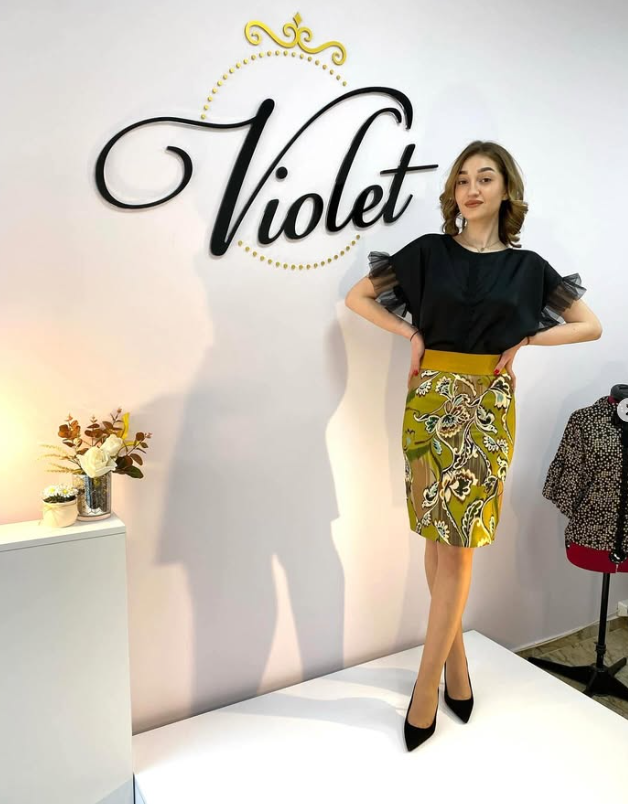 Флорална зелено-жълта пола средна дължина Violet